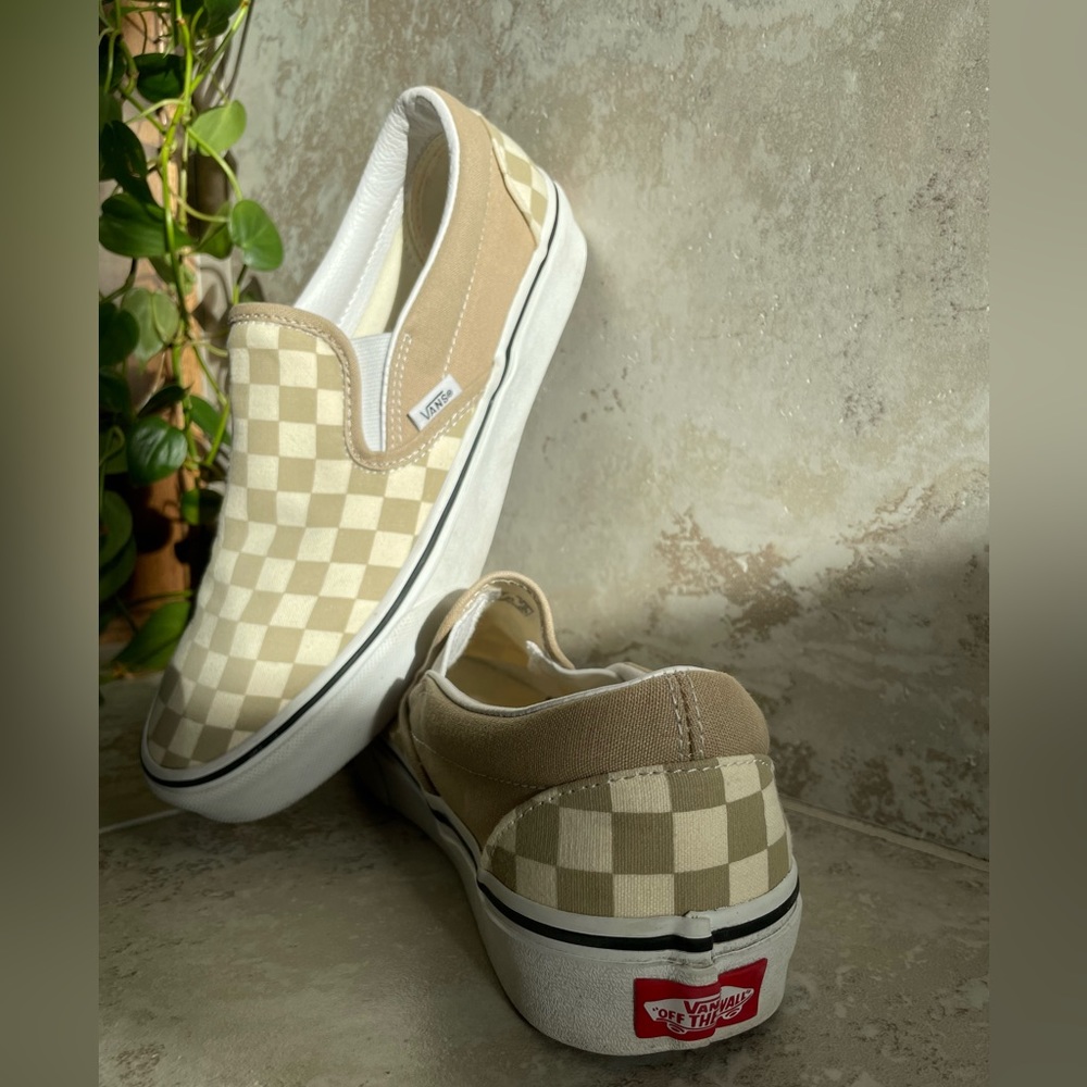 VANS Classic Slip-On Checkerboard Shoe in "French Oak". Good/Gently Used W-9 M-7